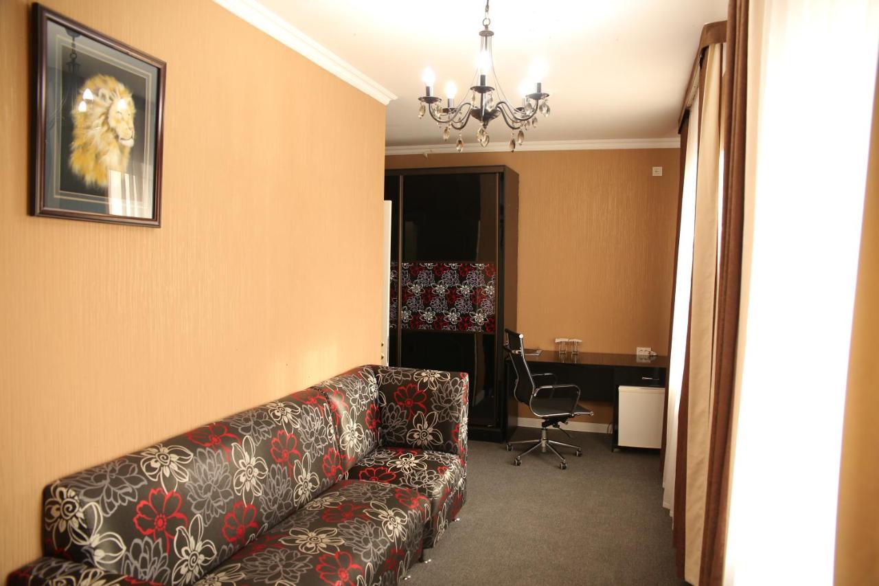 Sweet Home Hotel Atyrau Exterior photo